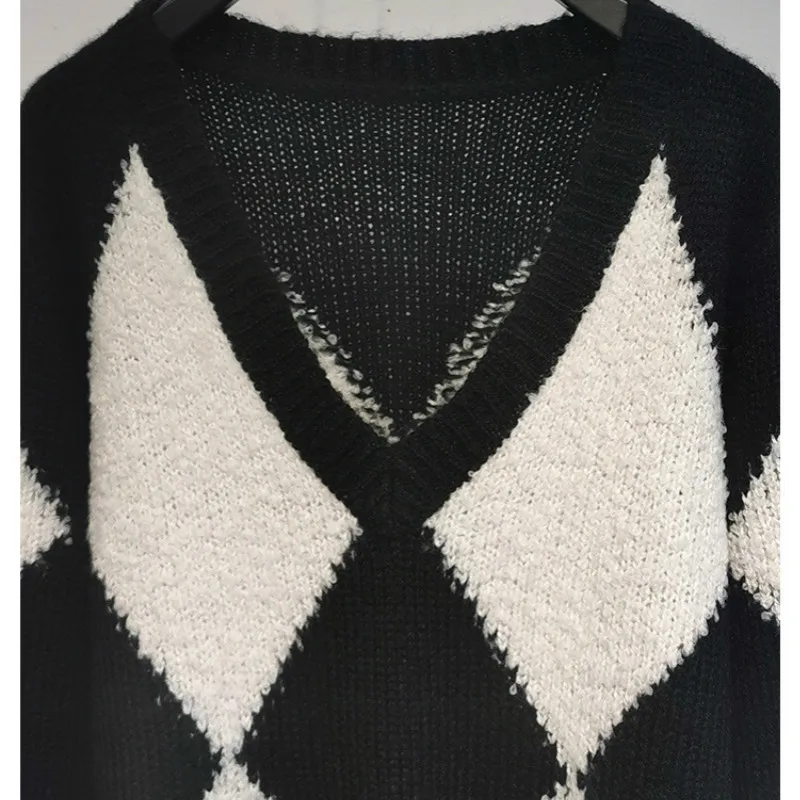 

Autumn and Winter Loose Wool Sweater Sweater Women New Commuter V-neck Color Matching Rhombus