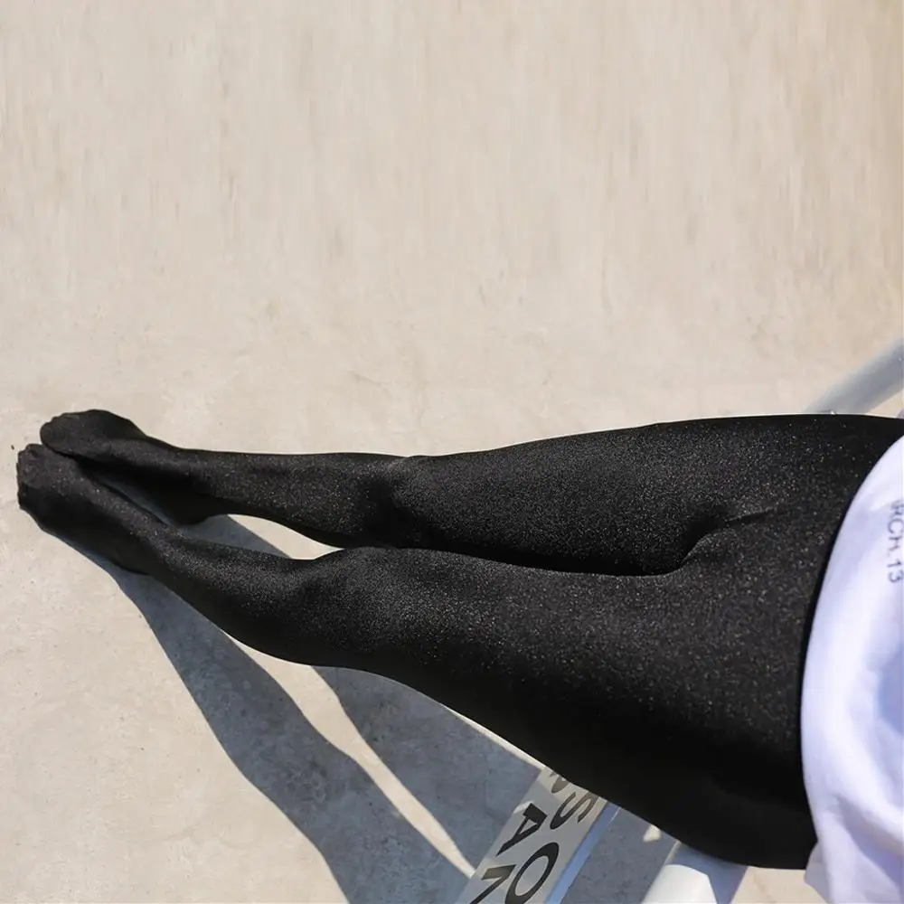 Женские легинсы эластичные блестящие в строгом стиле черные для фитнеса J30 |