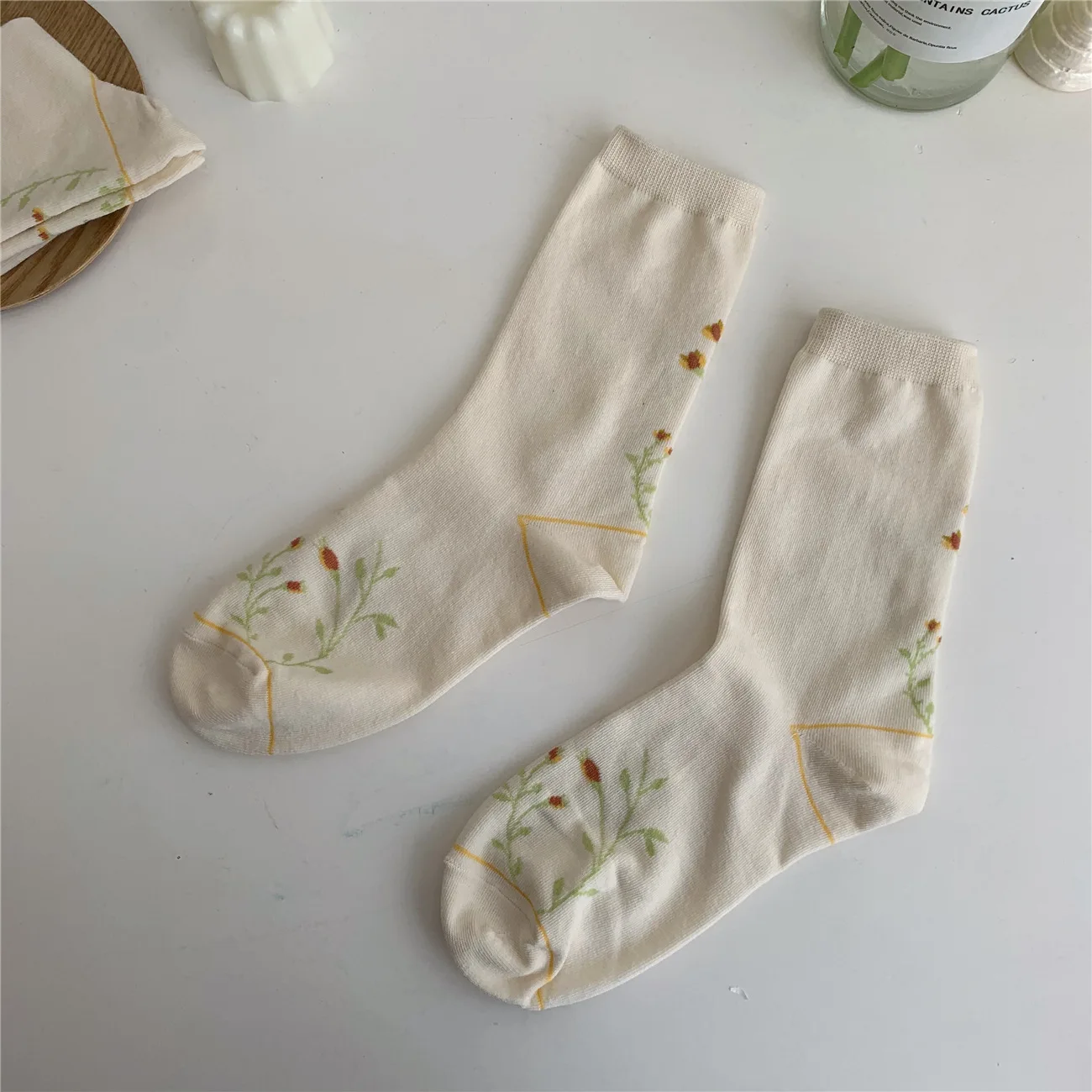 

Creamy Apricot Plain Flower Socks Female Spring Middle Tube Socks Tide Cotton Socks Retro Gentle Soft Skin-friendly Cotton Socks