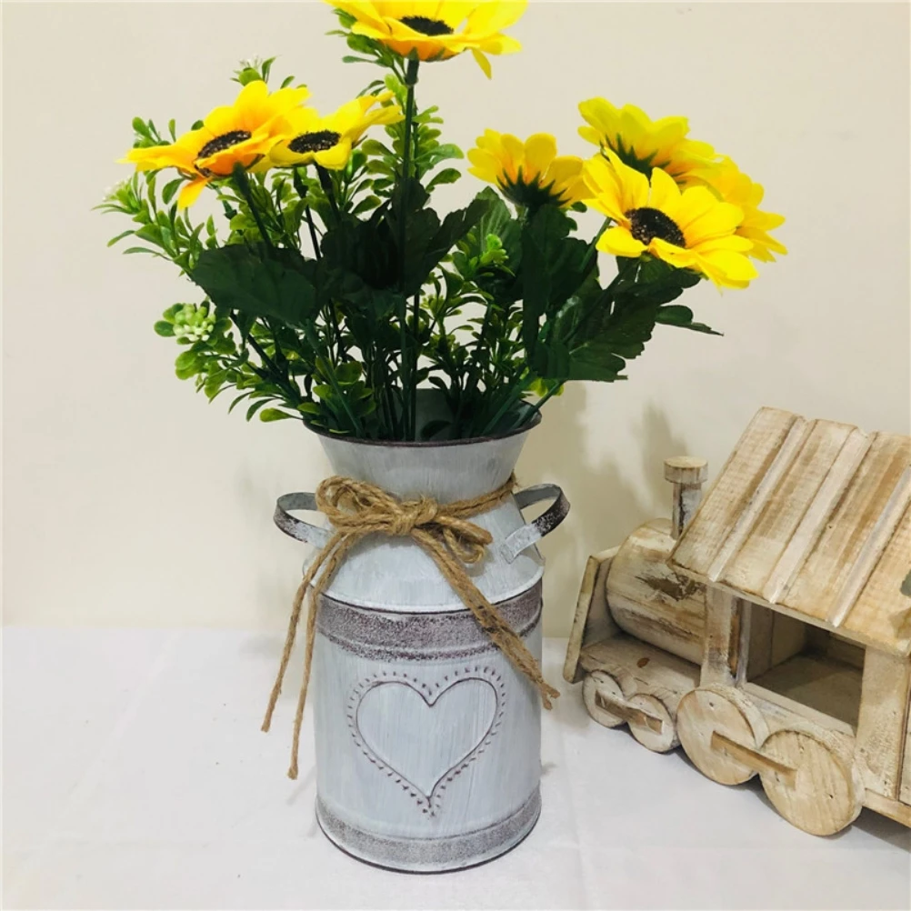 

Vintage Flower Pot Iron Flower Pot Rustic Flower Bucket Metal Bucket Decorative Vase Pot for Garden Living Room Table Decoration