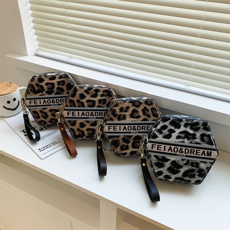 

Original Brand High Quality Handbag Female New Fashion Retro Messenger Bag Hot Shoulder Bag Armpit Bag