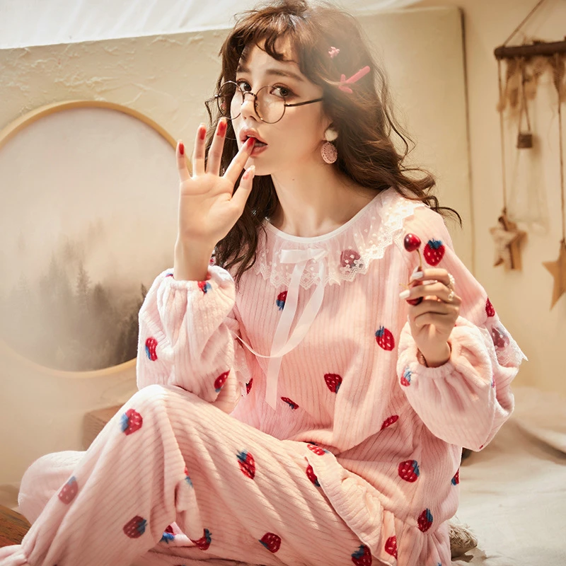 

Autumn and winter long-sleeved thick warm ladies pajamas small fresh girl cute little strawberry home service suit JJF0173