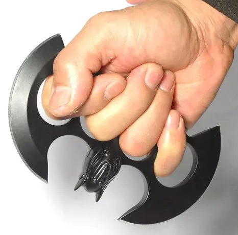 

Bat Buckle Finger Holes Black Defense Alloy Iron Ring Weapon for Anti-wolf Broken Window Outdoor EDC Safety for Women First Aid