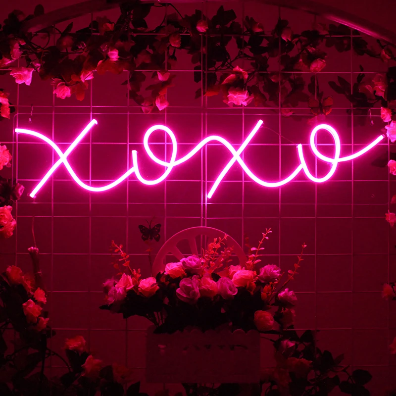 Неоновая вывеска для организаций и магазинов светильник s XOXO