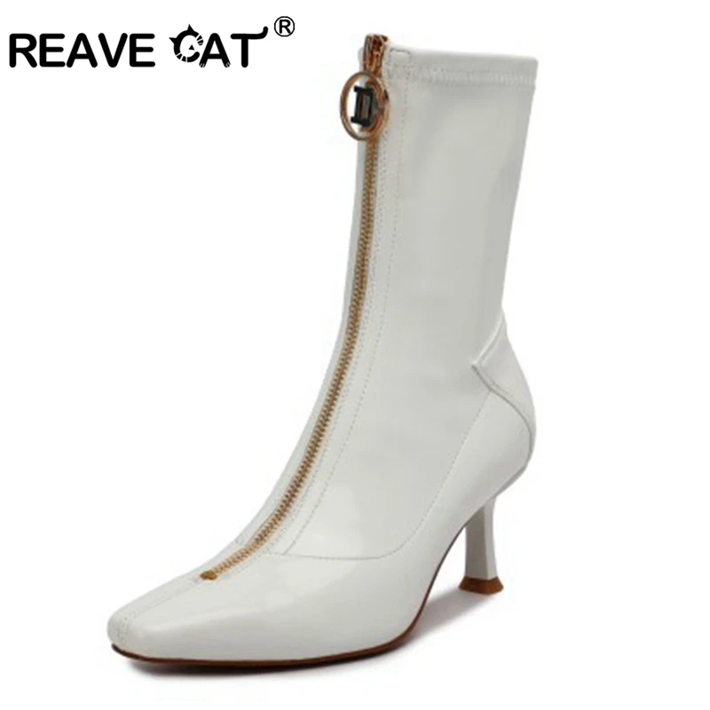 

Женские ботильоны на шпильке REAVE CAT, зимние однотонные ботинки из лакированной кожи с острым носком, 2021