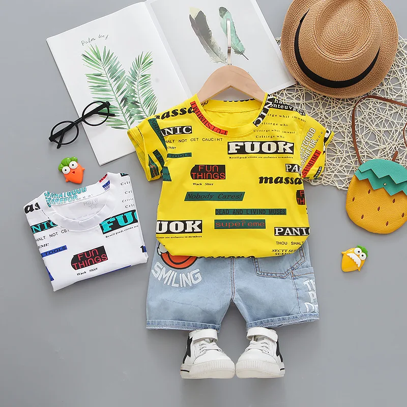

Летняя коллекция 2020 года, Модный хлопковый топ с буквенным принтом для мальчиков и джинсовые шорты, модный детский комплект из двух предмет...
