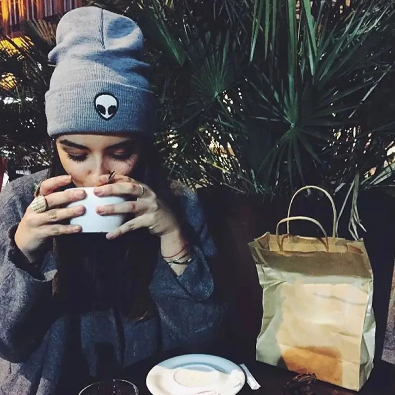 Шапка трикотажная с пришельцем унисекс | Аксессуары для одежды