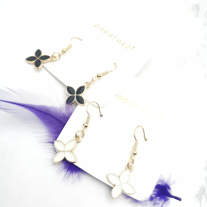 

New Korean Fashion Black and White Four-leaf Clover Earrings Candy Color Simple Long Tassel Temperament Ladies Earrings Jewelry