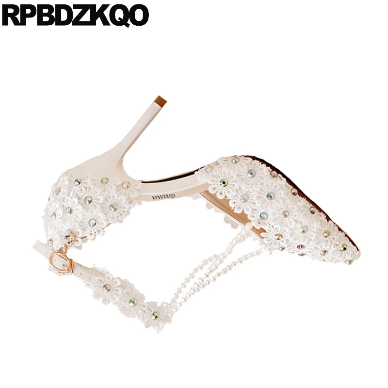 Свадебные туфли-лодочки на тонком каблуке с Т-образным ремешком и стразами туфли