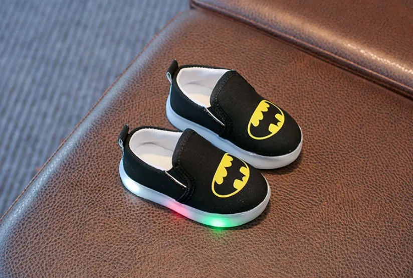 Детская обувь с подсветкой Superman Spiderman Batman; модная обувь для девочек и мальчиков; мягкие кроссовки для малышей; Лоферы без застежки на плоской подошве