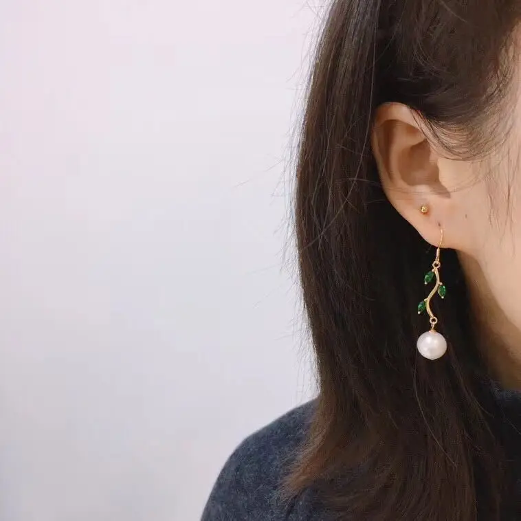 

VA-18 Green leaf pearl earrings elegant temperament factory direct sales girlfriend birthday jewelry gift