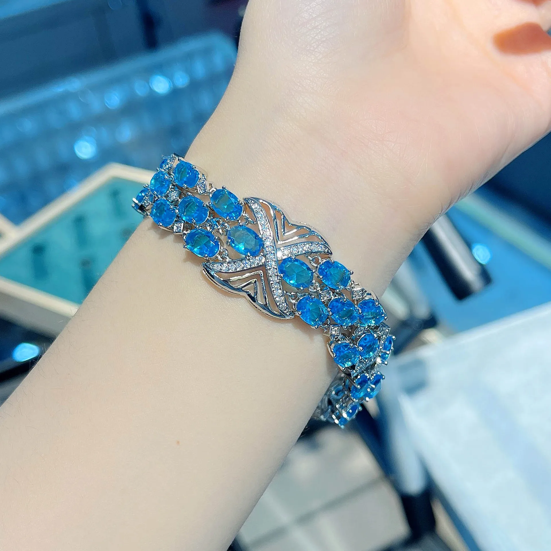 

2021 New Fashion High-end Temperament High-carbon Diamond Imitated Swiss Topaz Aquamarine Bracelet For Women Party Jewelry Gift