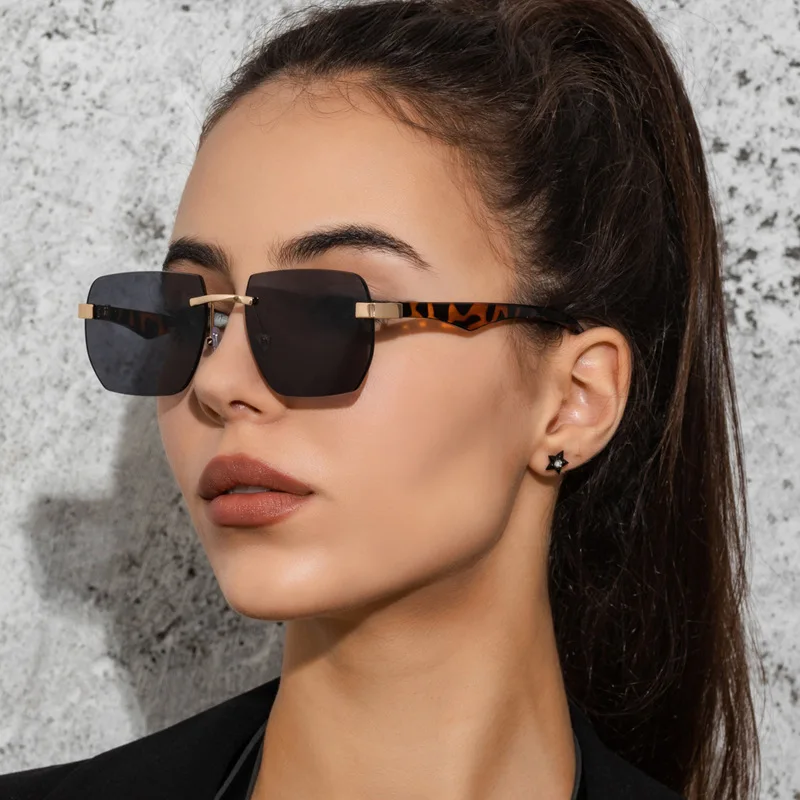 

Women Sunglasses Vintage New Frameless Gradient Square Glasses Trending Luxury Designer Men Glasses Tourism Decorative Eyewear