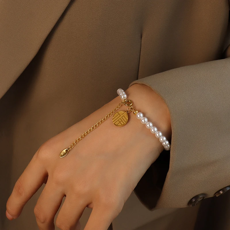 

Fashion White Color Pearl Beaded Bracelet for Women Charm 316l Stainless Steel Letter Bangles Party Wholesale Jewelry Gift 2021