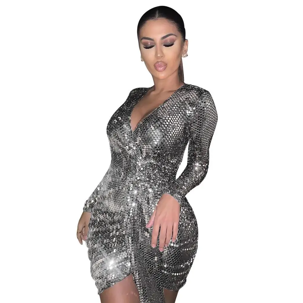 Осенне зимнее короткое платье с глубоким V образным вырезом длинным рукавом и