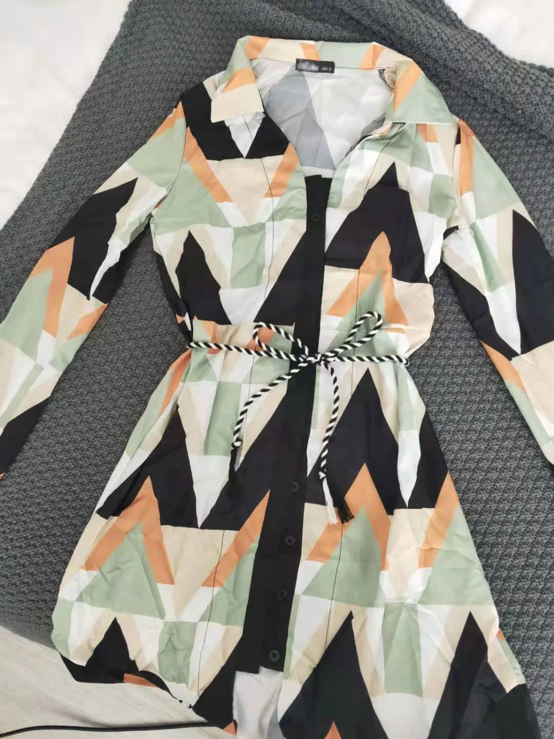 

High Qulity Long Sleeve Colorblocked Geo Print Asymmetrical Shirt Dress