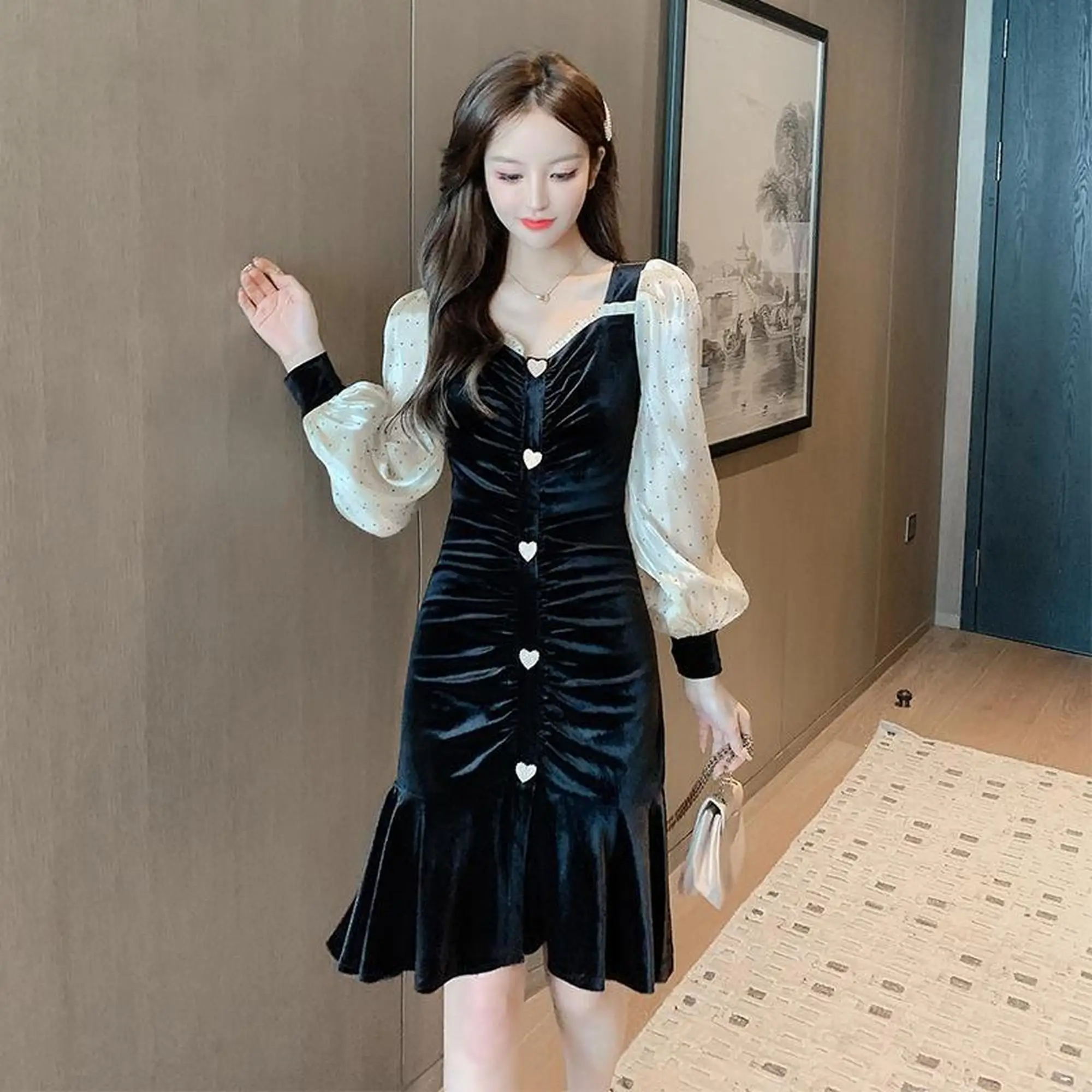 

Velvet dress autumn / winter 2020 new femininity V-neck pleated Slim Fit Black fishtail skirt