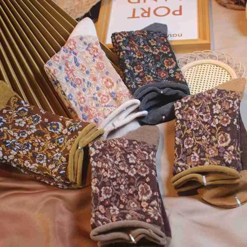 

1/5pairs Autumn Winter Japanese Harajuku Socks Woman Flowers Embroidery Cotton Funny Sock Kawaii Girls Literary Floral Tube Sock