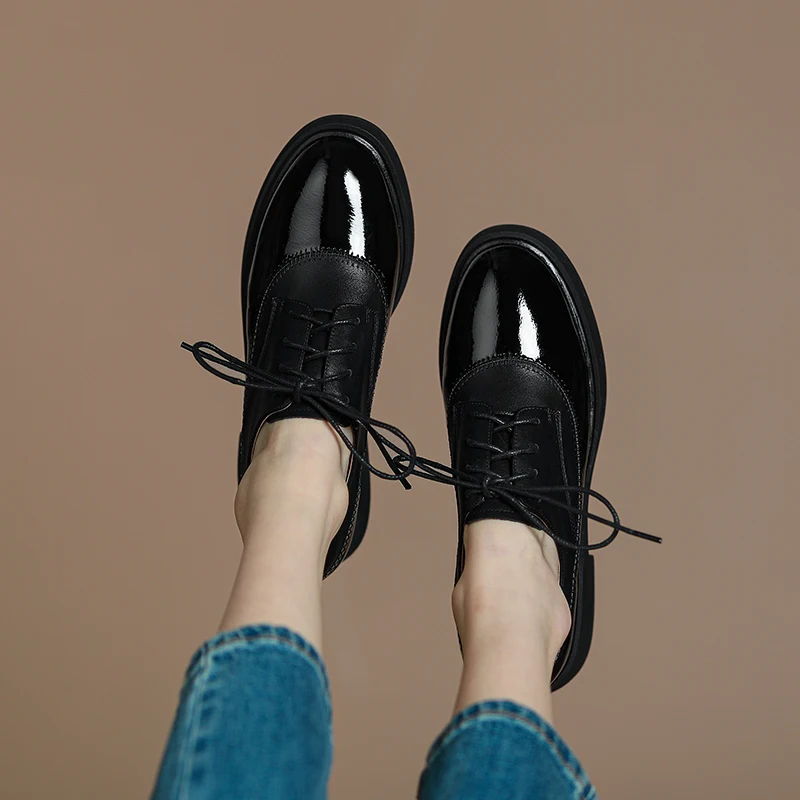 Туфли женские из натуральной кожи на шнуровке платформе