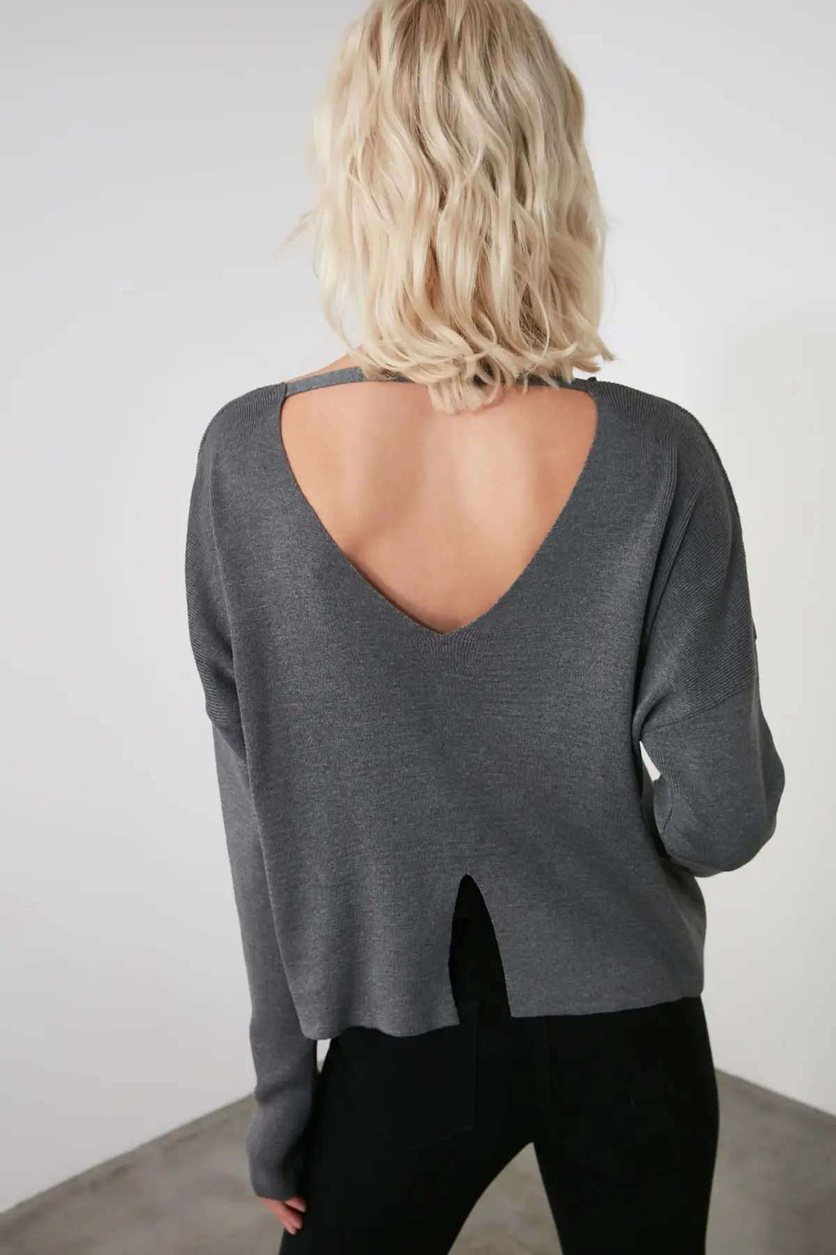 

Trendyol Back Window Detail Knitwear Sweater TWOAW21KZ1900