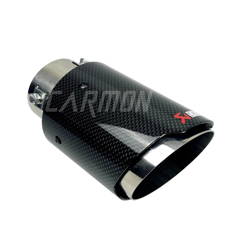 На входе регулируемые Akrapovic наконечники из углеродного волокна выхлопная труба