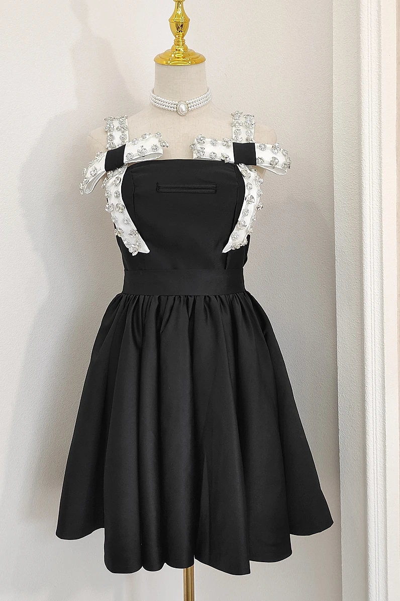 

2021 Summer New French Diamond Black and White Contrast Color Strap Tube Top Cinched Waist Slim Dress