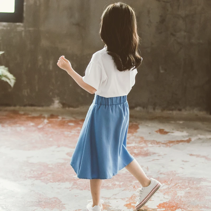 Комплект для девочек из 2 предметов белая футболка и джинсовая юбка летняя