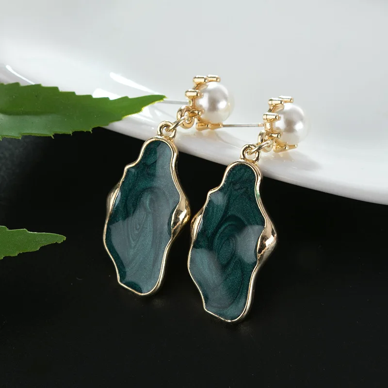 На новые модные тенденции металла серьги гвоздики в виде геометрических фигур