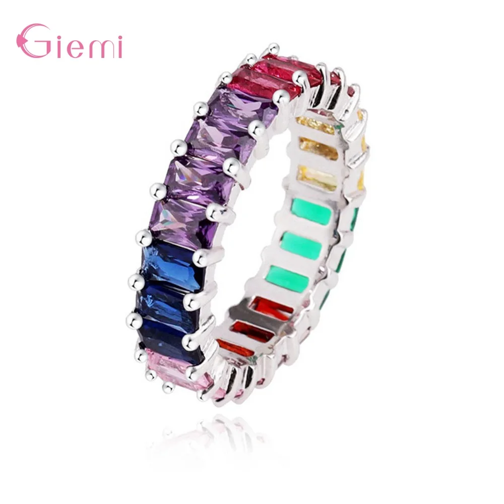 

Женское кольцо из серебра 925 пробы с уникальным дизайном