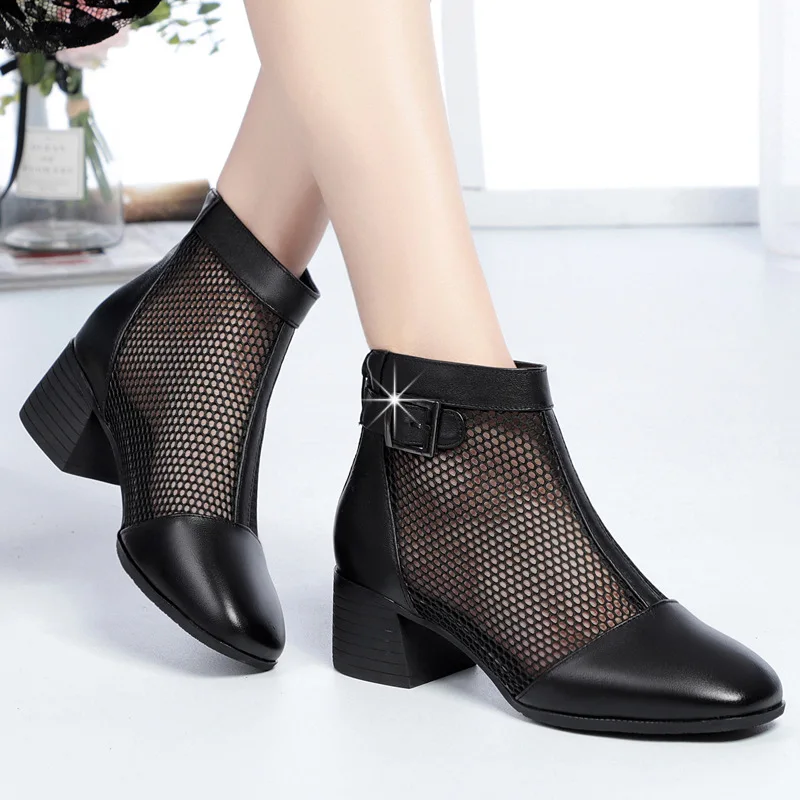 Кожаные короткие ботинки с мягкой подошвой сетчатые на среднем каблуке осенние