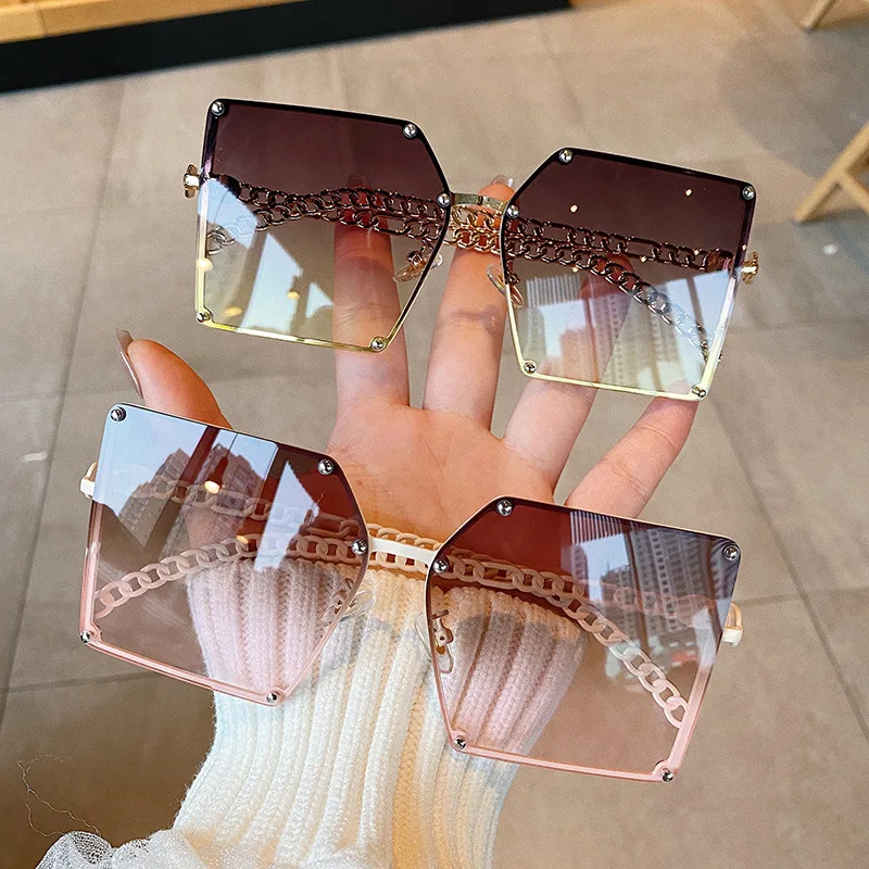 

2021 New Fashion Oversize Gradient Sunglasses For Women Vintage Alloy Chain Frame Rivet Square Sun Glasses Female Elegant Shades