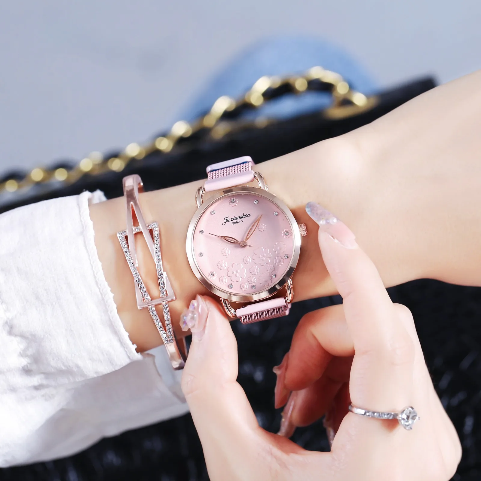 

Fashion Ladies' Luxury Alloy Band Analog Quartz Wrist Watch Golden Ladies Watch Women Dress Gift Reloj Mujer Black Clock reloj m