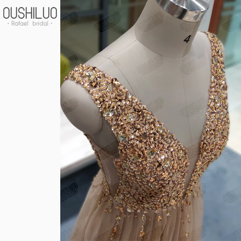 Элегантные длинные платья для выпускного вечера цвета шампанского с v образным