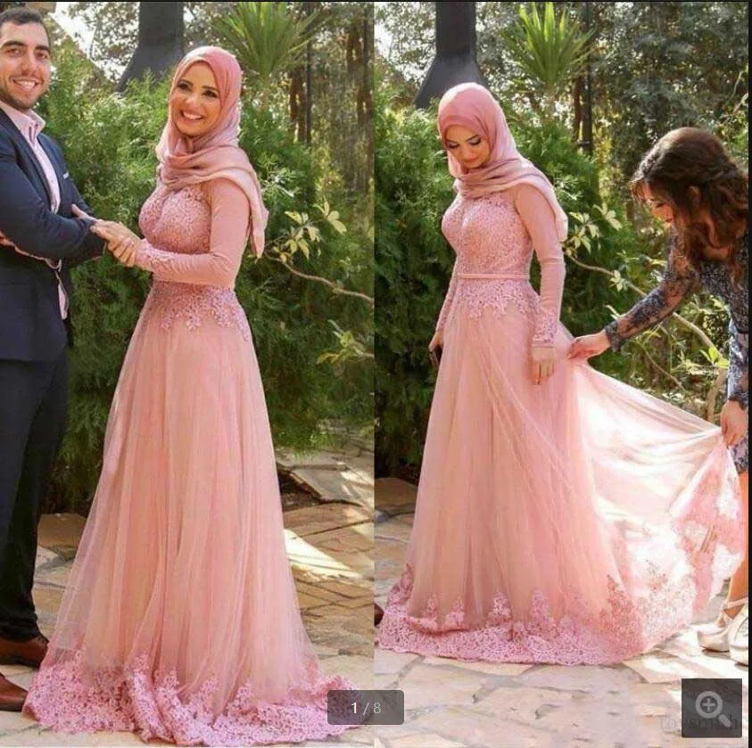 Женское вечернее платье розовое кружевное с аппликацией и высоким вырезом для