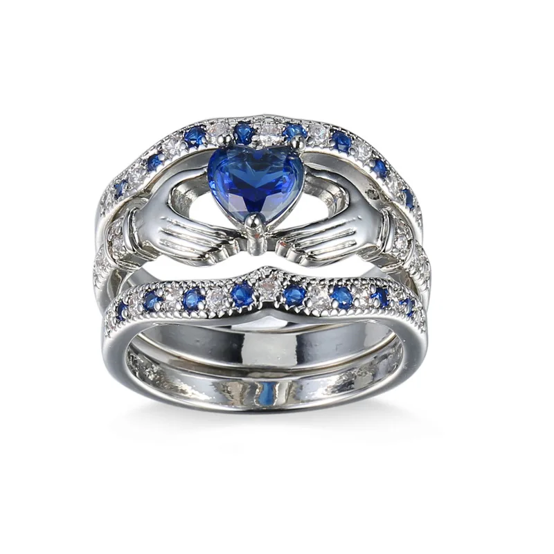 Кольцо обручальное с трехслойным кристаллом из циркония в форме сердца |