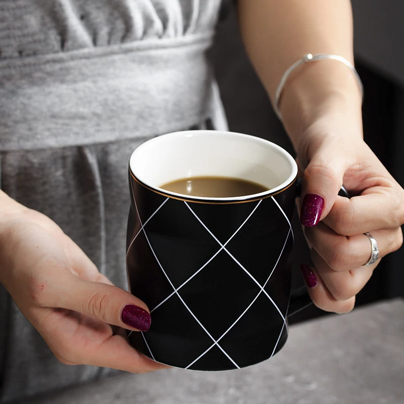 

Gold Black And White Plaid Ceramic Cup Nordic Creative Harajuku Water Cup Business Mug Coffee Cup