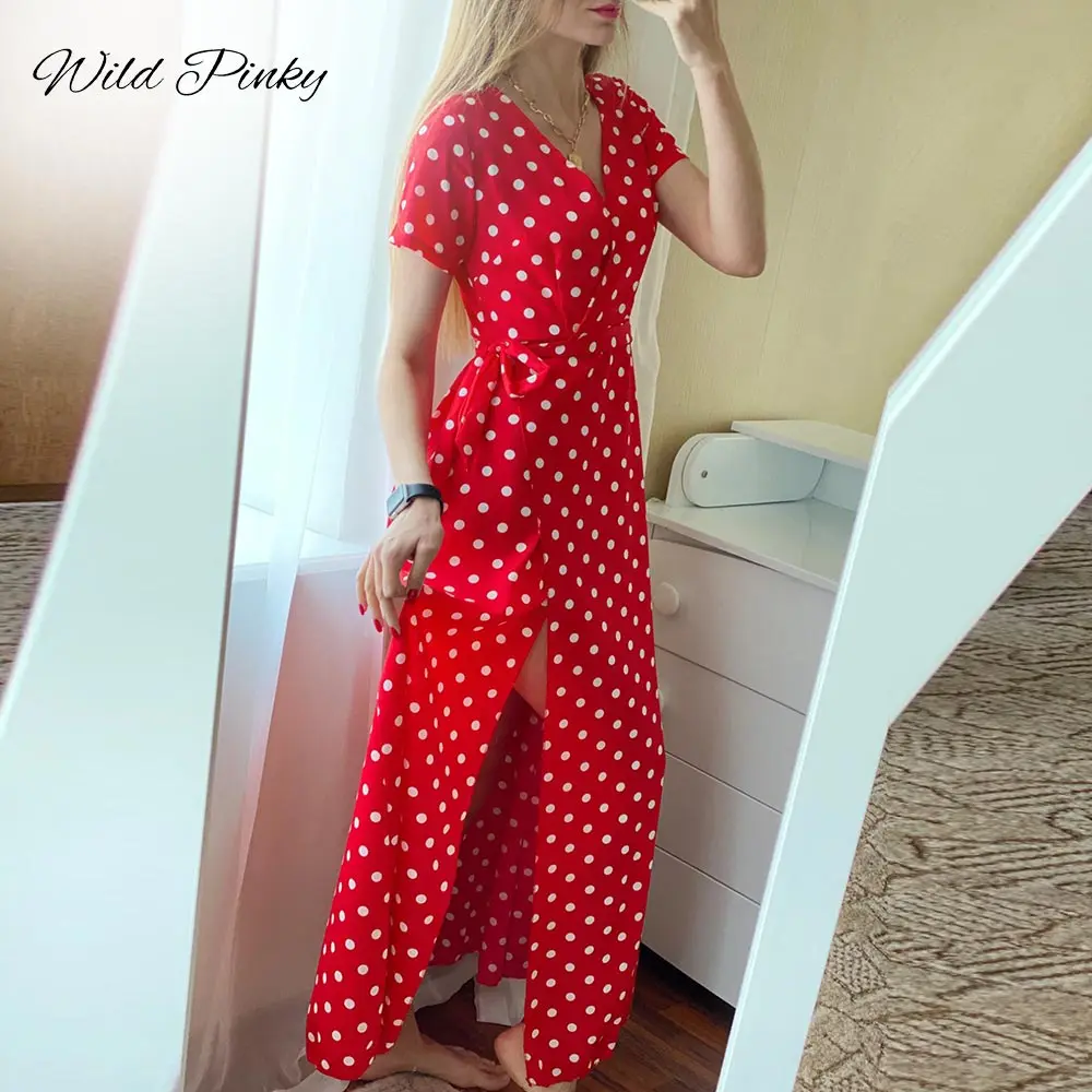 Фото Платье WildPinky женское длинное в горошек, повседневное макси в стиле бохо, с разрезом и коротким рукавом, уличная одежда, черный цвет, на лето, ... №1