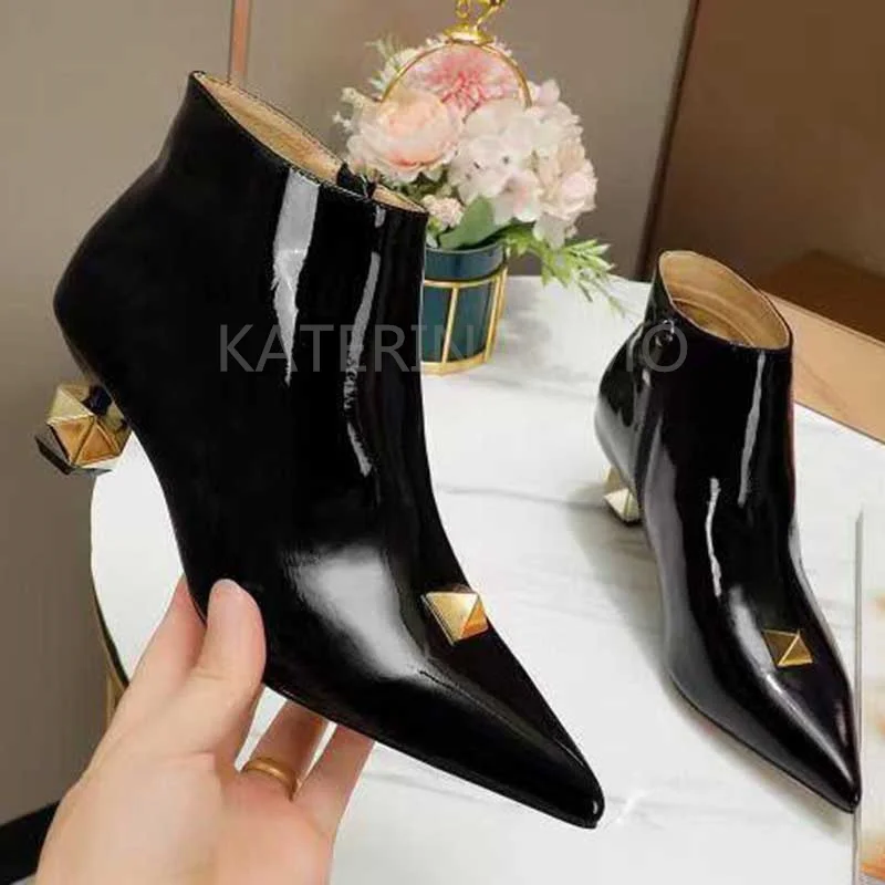 

2021 Brand New Fashion Genuine Leather Short Boots Women Pointed Toe Rivet Alien Heel Zipper Metal Rivet Design Ankle Boots