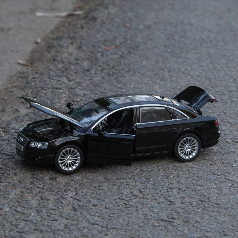 Модель автомобиля лимузин A8L W12 2013 в масштабе 1:32 | Игрушки и хобби