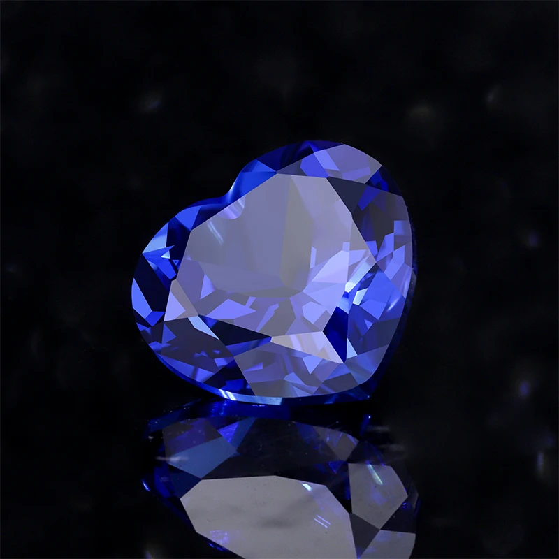 Выращенный в лаборатории королевский синий сапфир форме сердца свободный камень