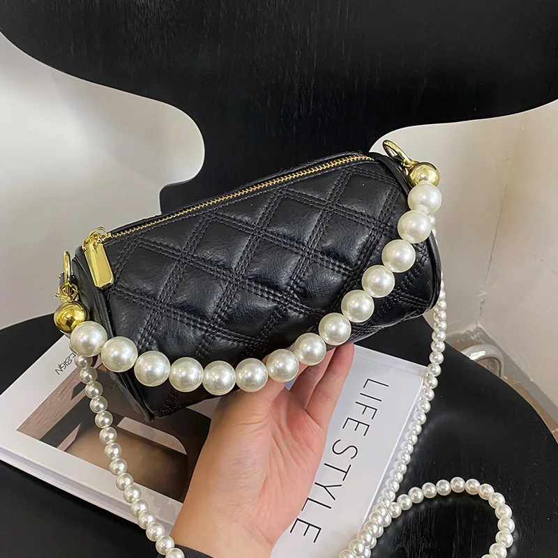 

2021 New Woman Shoulder Bag High Quality PU Chain Diagonal Small Bag Luxury Designer Handbag Underarm Bag 2021 Summer Female Bag