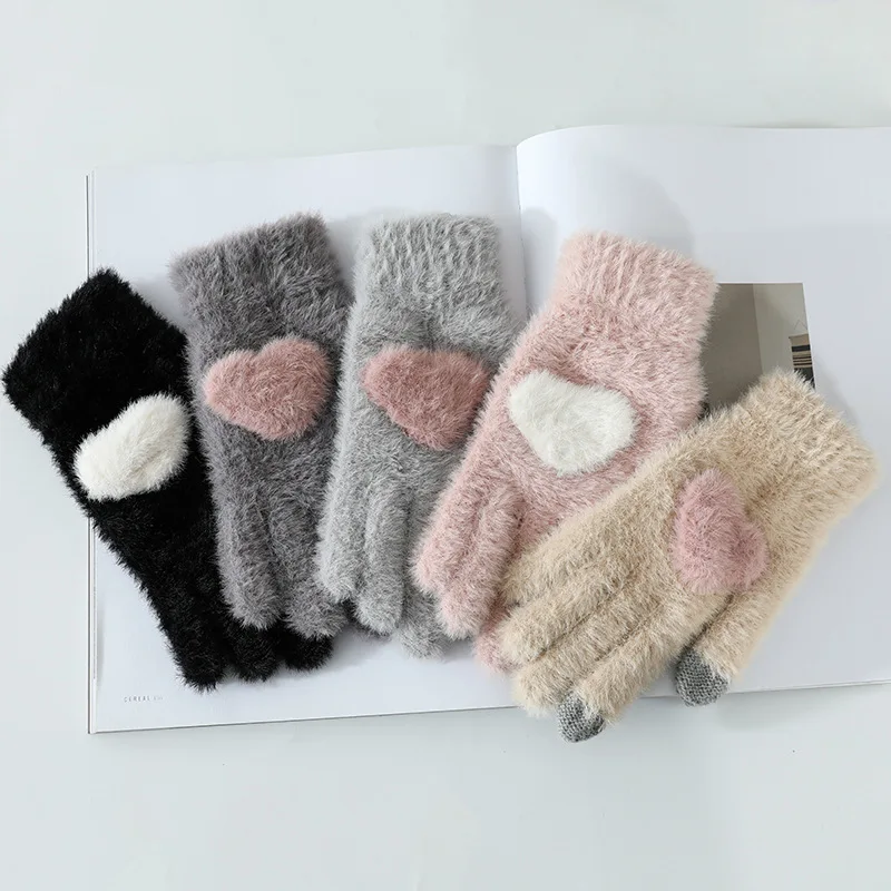 

New 2019 Fashion Children Winter Gloves Warm Solid Color Plush Love Thick Gloves Can Touch The Screen Soft Warm Mittens