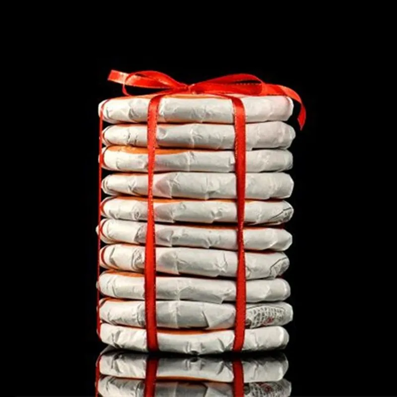 

China Meng hai Ancient trees Gold Bud Old Cooked Pu-erh tea Cake 100g