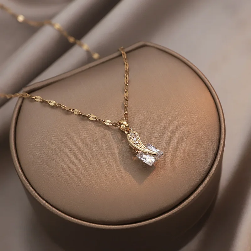 

Rose Gold Round Flower Necklace Fashion All-match D Short Clavicle Chain Fashion Jewelry Ladies Gifts European and Americanstyle