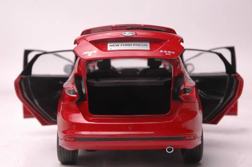 1:18 Модель литья под давлением для Ford Focus 2012 красный хэтчбек игрушечный автомобиль
