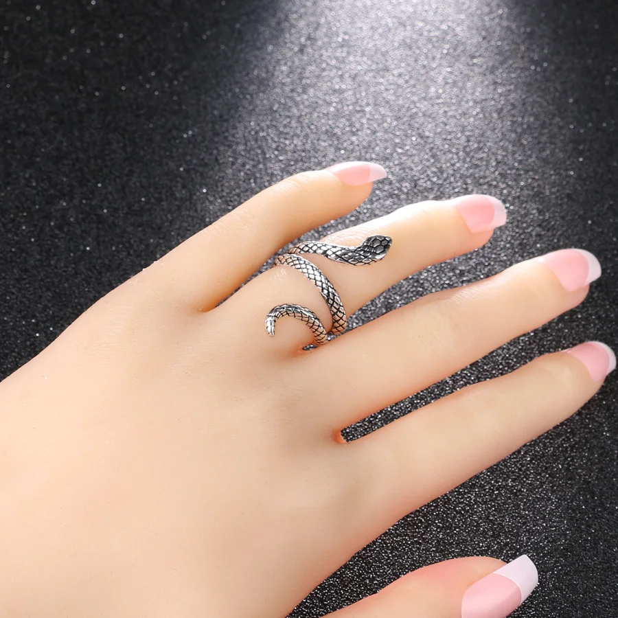

2020 NEW Wholesale Fashion Snake Rings For Women Man Color Heavy Metals Punk Rock Ring Vintage Animal Jewelry Ring Gift