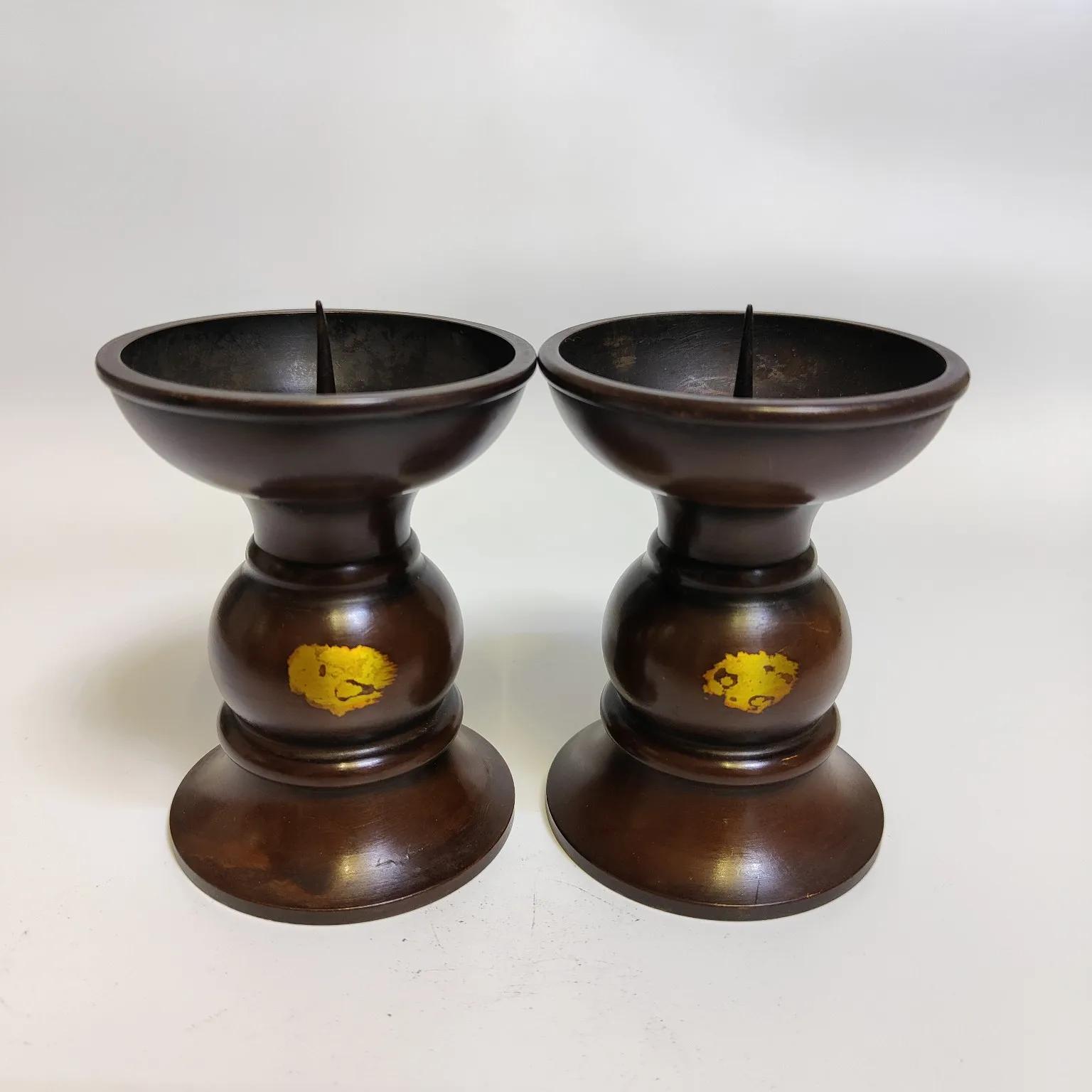 

A Pair Of Exquisite Copper Dot Gold Wax Tires