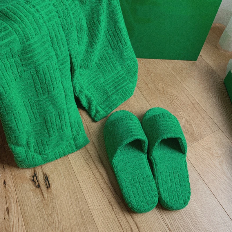 

The most popular outdoor flat slippers for women in Europe and America in 2021