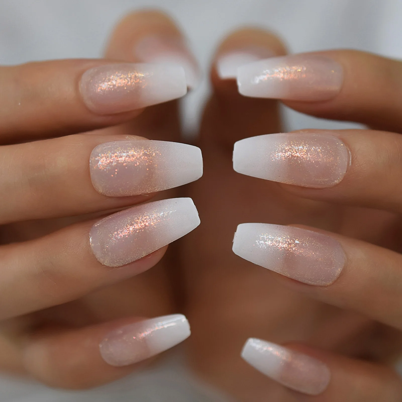 

Medium Coffin White Edge Gilitter With Design Fadeing Gel Tip Decoration Nails False Hand Dummy Stick On Nail Nails Wholesale