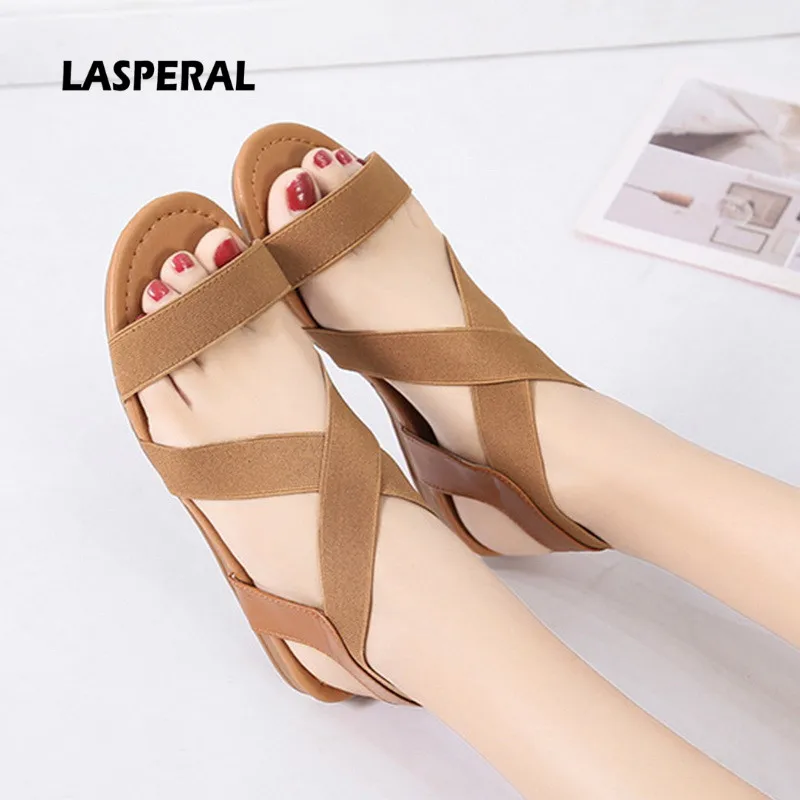 Красивые женские сандалии мягкая Летняя женская обувь на низком каблуке пляжная